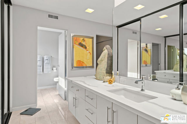 138 Desert West, Rancho Mirage CA: https://media.crmls.org/mediaz/0c2f0535-4c58-414f-b602-d4a93defe740.jpg