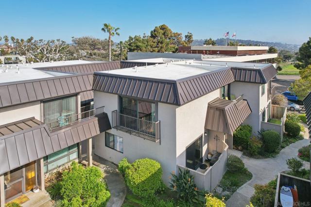 872 S Sierra Ave, Solana Beach CA: https://media.crmls.org/mediaz/0c2f2dd6-d883-4501-9510-1f5f4686798d.jpg