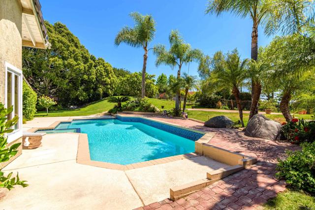 341 Pico De La Loma, Escondido CA: https://media.crmls.org/mediaz/0c2f3026-9944-4826-8b3f-375c4d5be025.jpg