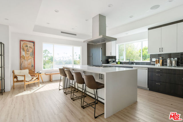 2514 Berkeley Avenue, Los Angeles CA: https://media.crmls.org/mediaz/0c2f7c25-3997-4568-a130-2d9bede56a08.jpg