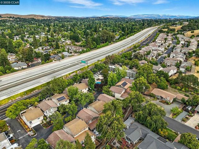218 Jewel Ter, Danville CA: https://media.crmls.org/mediaz/0c2fd2e2-9dd5-4b3a-8903-e5a9f39443f0.jpg