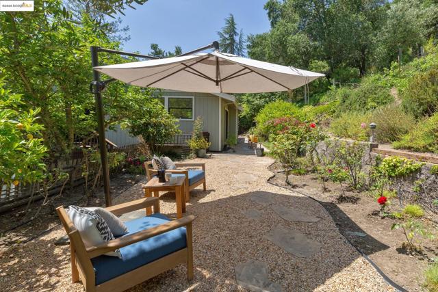 151 La Espiral, Orinda CA: https://media.crmls.org/mediaz/0c304481-7300-461a-be90-bde7feb9add8.jpg
