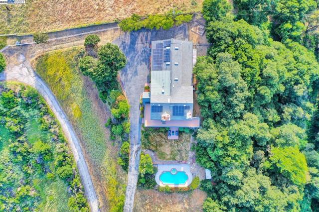 10705 Dublin Canyon Rd, Pleasanton CA: https://media.crmls.org/mediaz/0c306a0f-590f-44ff-99c5-2eb5069094c3.jpg