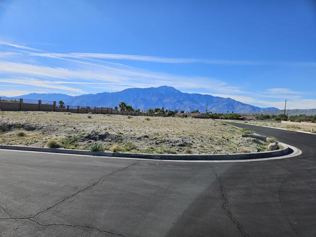 8381 Summit Pass, Desert Hot Springs CA: https://media.crmls.org/mediaz/0c3089e7-eb04-4a01-8e37-1ce56e3c5db9.jpg