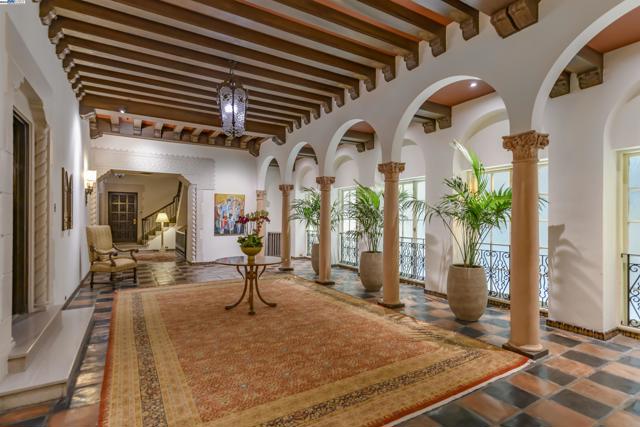 850 POWELL STREET, San Francisco CA: https://media.crmls.org/mediaz/0c30b8d8-eb12-4cfe-bc60-585fedf8feab.jpg