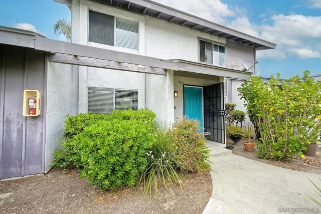 3436 Thunder Dr, Oceanside CA: https://media.crmls.org/mediaz/0c30e53a-784d-44c9-8976-31c300ffdf32.jpg