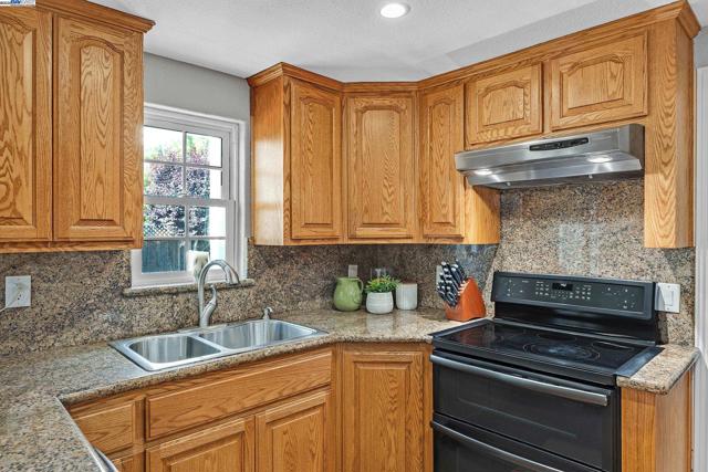 394 Encino, Livermore CA: https://media.crmls.org/mediaz/0c31b928-7b24-4770-aee0-c676be990953.jpg