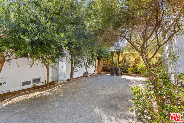 1434 24th Street, Santa Monica CA: https://media.crmls.org/mediaz/0c31dc6e-de4a-4586-8578-665fdf14fd31.jpg
