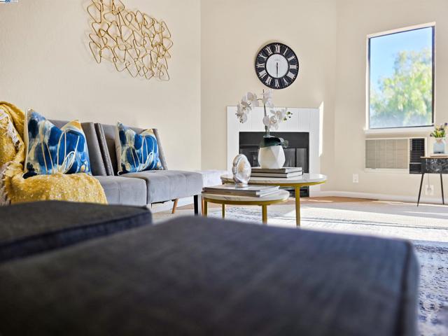 39219 Guardino Dr, Fremont CA: https://media.crmls.org/mediaz/0c31fc14-b1b7-4463-aa45-a90fe13bd365.jpg