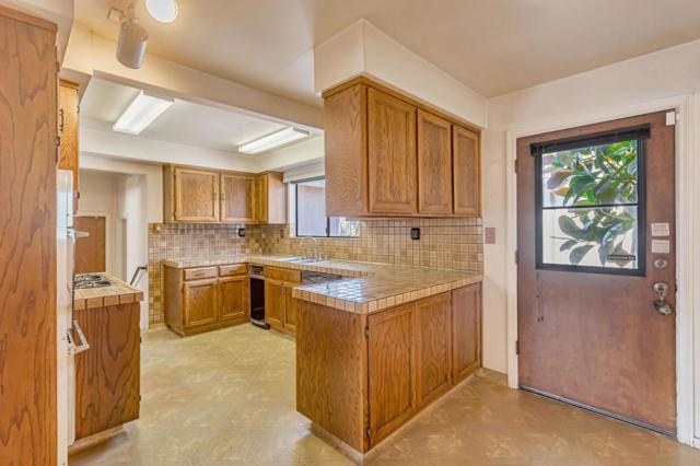 2643 Garfield Street, San Mateo CA: https://media.crmls.org/mediaz/0c324f6f-38f8-4197-b55a-e8497dc77634.jpg