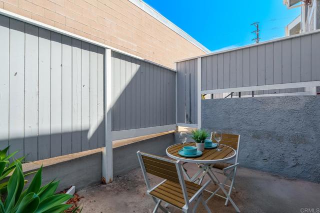 Detail Gallery Image 43 of 55 For 2021 Carnegie Ln #APT 7,  Redondo Beach,  CA 90278 - 3 Beds | 2/1 Baths