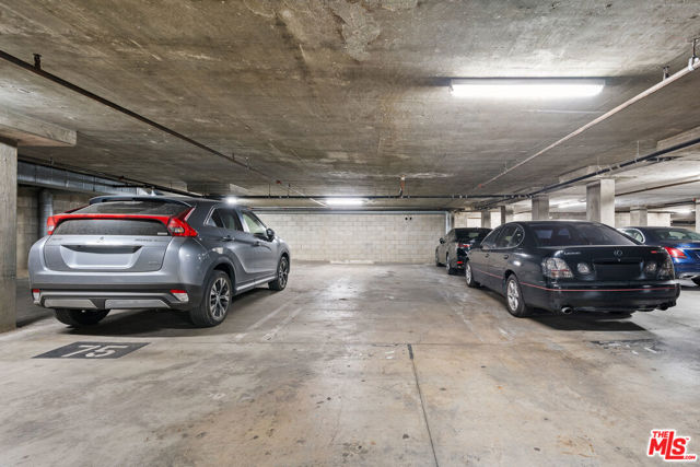 10926 Bluffside Drive, Studio City CA: https://media.crmls.org/mediaz/0c33914c-cd99-4a17-89f9-ae717c74f7d7.jpg