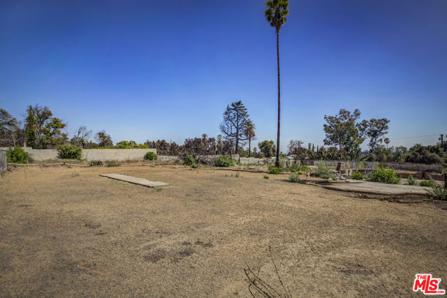 2738 Marengo Avenue, Altadena CA: https://media.crmls.org/mediaz/0c33d1f2-a1a7-4f7e-8a18-aab0572f15de.jpg