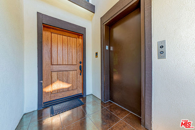 10611 Ashton Avenue, Los Angeles CA: https://media.crmls.org/mediaz/0c340a5f-2d2e-463f-8ff7-7329b3a03fab.jpg