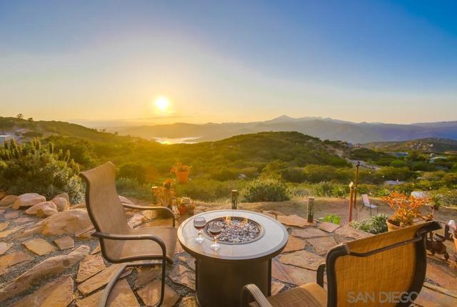 13037 Yerba Valley Way, Lakeside CA: https://media.crmls.org/mediaz/0c3432e6-8c5d-46d1-bcc8-b5ff47d08a17.jpg