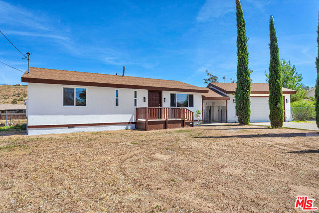 8055 Bangor Avenue, Hesperia CA: https://media.crmls.org/mediaz/0c346d0d-a3fc-404c-a7a6-14e4b5cef281.jpg
