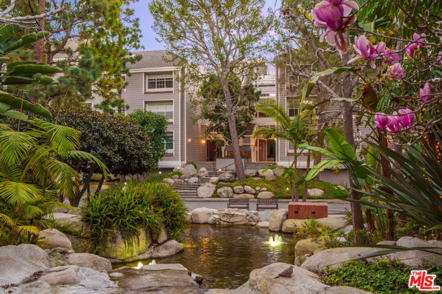 4342 Redwood Avenue, Marina del Rey CA: https://media.crmls.org/mediaz/0c34a879-49b7-466b-8e8d-5ac12556d0f2.jpg