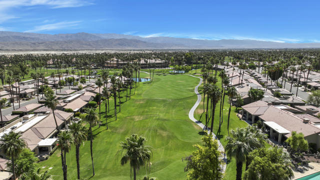 76099 Impatiens Circle, Palm Desert CA: https://media.crmls.org/mediaz/0c35485c-67fb-4c54-a847-91d78eb648c8.jpg