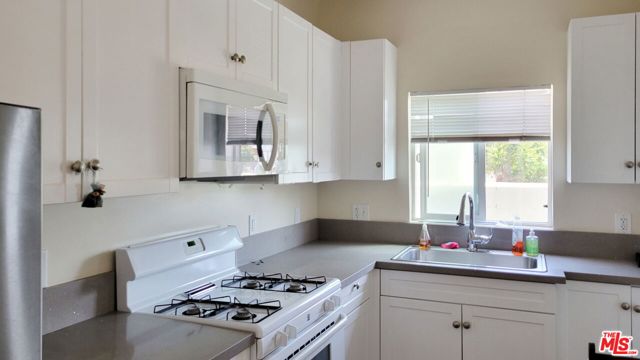 3166 San Marino Street, Los Angeles CA: https://media.crmls.org/mediaz/0c354bae-f67b-4ad0-be46-1dd29de3ef97.jpg