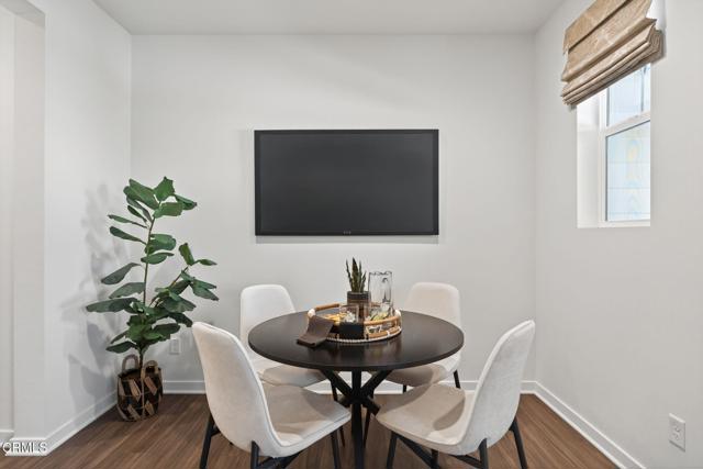 139 Farmhouse Drive, Simi Valley CA: https://media.crmls.org/mediaz/0c366bd1-07e7-4f49-8cba-3959e1c3b280.jpg