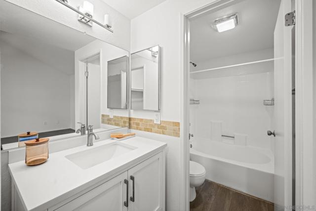 740 Breeze Hill Rd, Vista CA: https://media.crmls.org/mediaz/0c36a3dd-ed18-48e1-9495-84942c7739e4.jpg