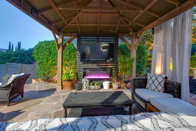 19950 Elfin Forest Ln, Escondido CA: https://media.crmls.org/mediaz/0c36ec1e-c8c3-4539-8623-94002ce7d152.jpg