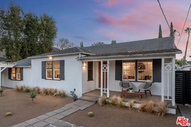 15058 Hamlin Street photo 3