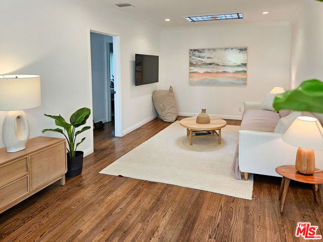 3780 Beethoven Street, Los Angeles CA: https://media.crmls.org/mediaz/0c377be6-3a90-4ef2-9a1e-8ac6d6cfe245.jpg