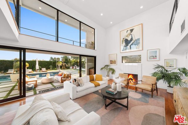 6320 VIA CATALDO Street, Malibu CA: https://media.crmls.org/mediaz/0c380dd2-30ee-4c13-88c0-22b071575ff1.jpg