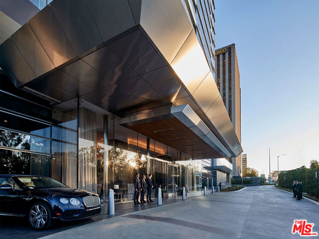 10000 SANTA MONICA Boulevard, Los Angeles CA: https://media.crmls.org/mediaz/0c383bf0-0f9d-4b35-8123-ff26569d6cfd.jpg