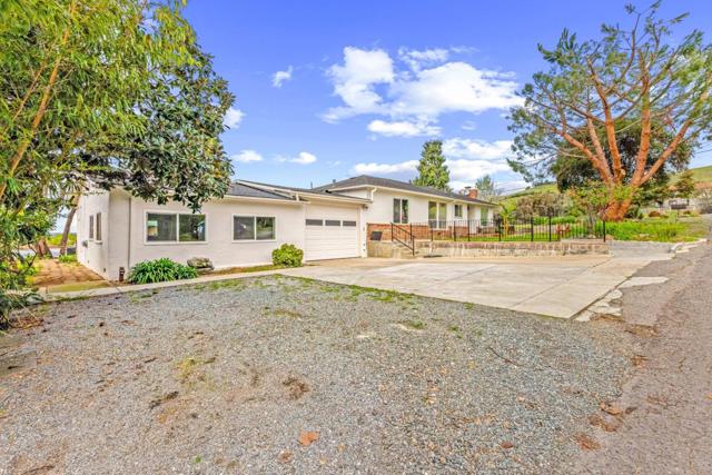 2363 Pleasant Acres Drive, San Jose CA: https://media.crmls.org/mediaz/0c384c5a-ee57-4e59-8acf-452b438332fe.jpg