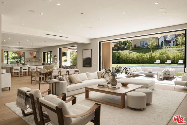 5287 Round Meadow Road, Hidden Hills CA: https://media.crmls.org/mediaz/0c387cfb-d565-457e-becb-bedacda18046.jpg