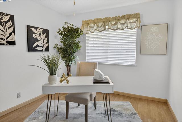 368 Beverly St, Livermore CA: https://media.crmls.org/mediaz/0c38b2c7-6a32-484a-a785-4699b55228c8.jpg