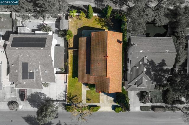 4360 Peregrine Way, Fremont CA: https://media.crmls.org/mediaz/0c38ff15-5c37-4b41-b7df-2414881d2f3b.jpg
