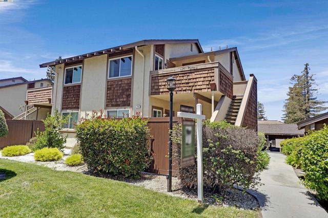 136 Hackamore Ln, Fremont CA: https://media.crmls.org/mediaz/0c397fa5-46e8-479f-9912-f1bf57de774d.jpg