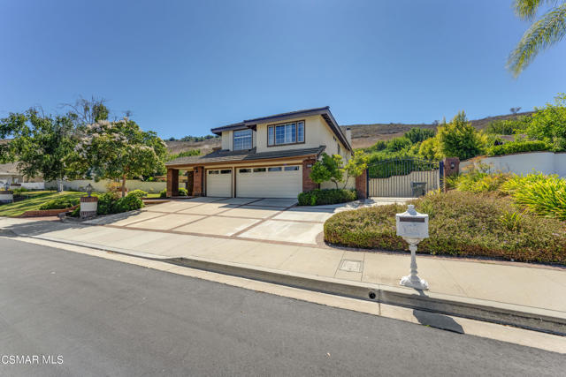 Large Driveway & RV Parking Area