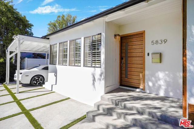 5839 Vesper Avenue photo 2