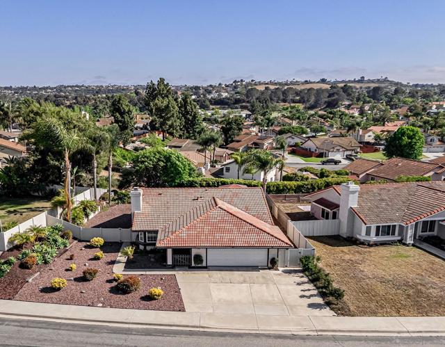 5241 Alamosa Park Dr, Oceanside CA: https://media.crmls.org/mediaz/0c3a8820-06e2-4053-ab66-2582b08d8d8d.jpg