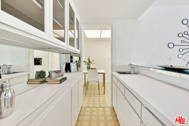 1221 North Kings Road, 305 photo 13