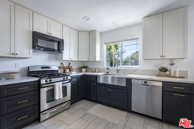 11536 Burbank Boulevard, North Hollywood CA: https://media.crmls.org/mediaz/0c3bcbd1-8b73-42bb-b282-999a99b14ca2.jpg