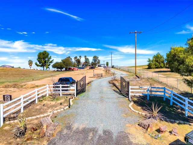 40110 Angora Ln, Temecula CA: https://media.crmls.org/mediaz/0c3bd88f-799b-4a32-960f-5bcce2aa9a49.jpg