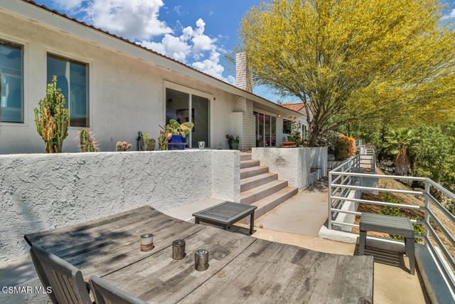 1117 Woodridge Avenue, Thousand Oaks CA: https://media.crmls.org/mediaz/0c3bff5a-5d05-4135-b3cc-550646f67cbb.jpg