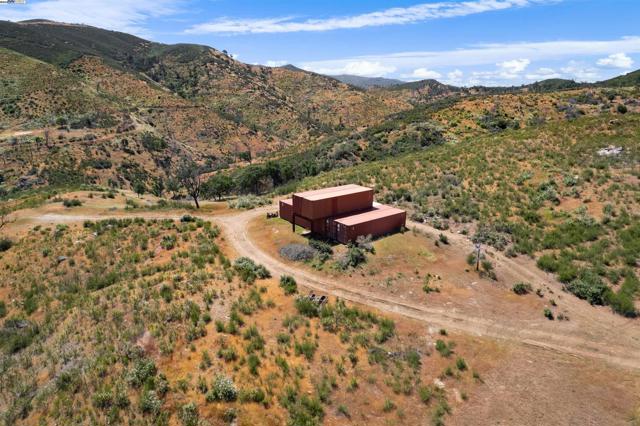 11821 Del Puerto Canyon Rd, Livermore CA: https://media.crmls.org/mediaz/0c3c129d-89ef-441c-9a91-82d228d2e0e9.jpg
