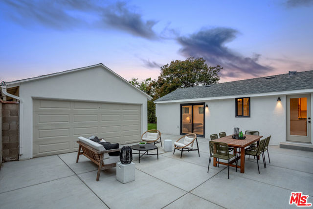 7609 Alverstone Avenue, Los Angeles CA: https://media.crmls.org/mediaz/0c3c3387-a19f-4cde-8641-82eace98012d.jpg