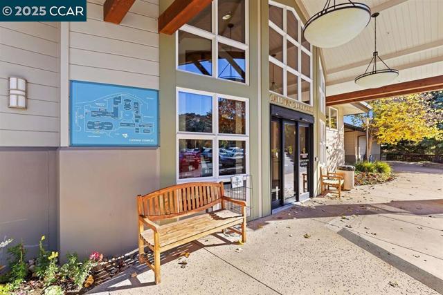 2854 Saklan Indian Dr, Walnut Creek CA: https://media.crmls.org/mediaz/0c3d9c98-18b9-4426-92f0-629266b10171.jpg