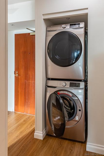 500 W Harbor Dr, San Diego CA: https://media.crmls.org/mediaz/0c3ddb1d-ea02-450d-b3ea-ce773771d0a2.jpg