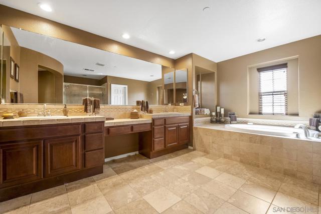 5545 Nanday Ct, Oceanside CA: https://media.crmls.org/mediaz/0c3e070c-2aa9-4d15-a810-5b985886a0bf.jpg