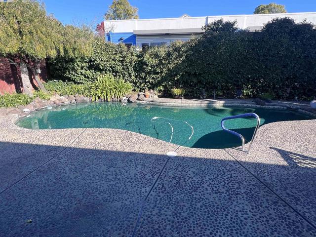 1222 Murdell Ln, Livermore CA: https://media.crmls.org/mediaz/0c3e0e2f-853f-404f-b8c5-afe1b1c1cba1.jpg