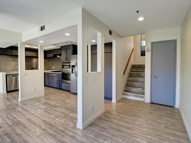 426 Village W Square, Palm Springs CA: https://media.crmls.org/mediaz/0c3e10e8-7d45-419c-9fa5-e2462d499780.jpg