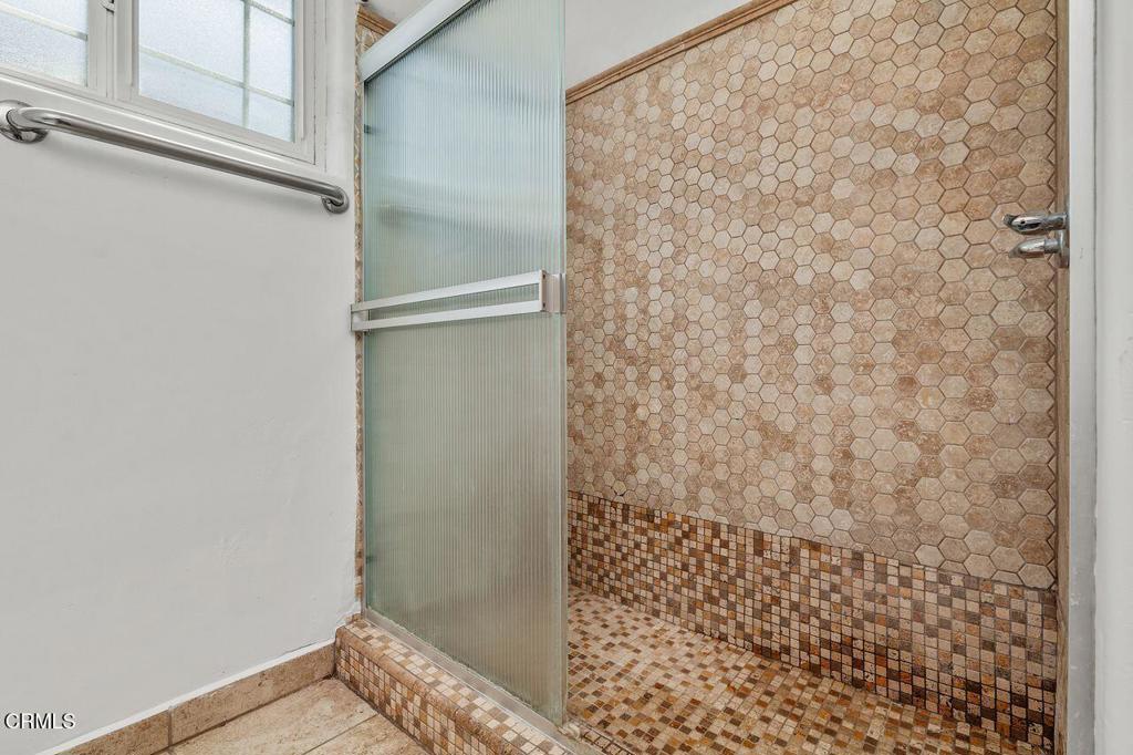 https://media.crmls.org/mediaz/0c3e92dc-4c45-4558-8cd4-8c9cd0b07c5d.jpg?preset=X-Large